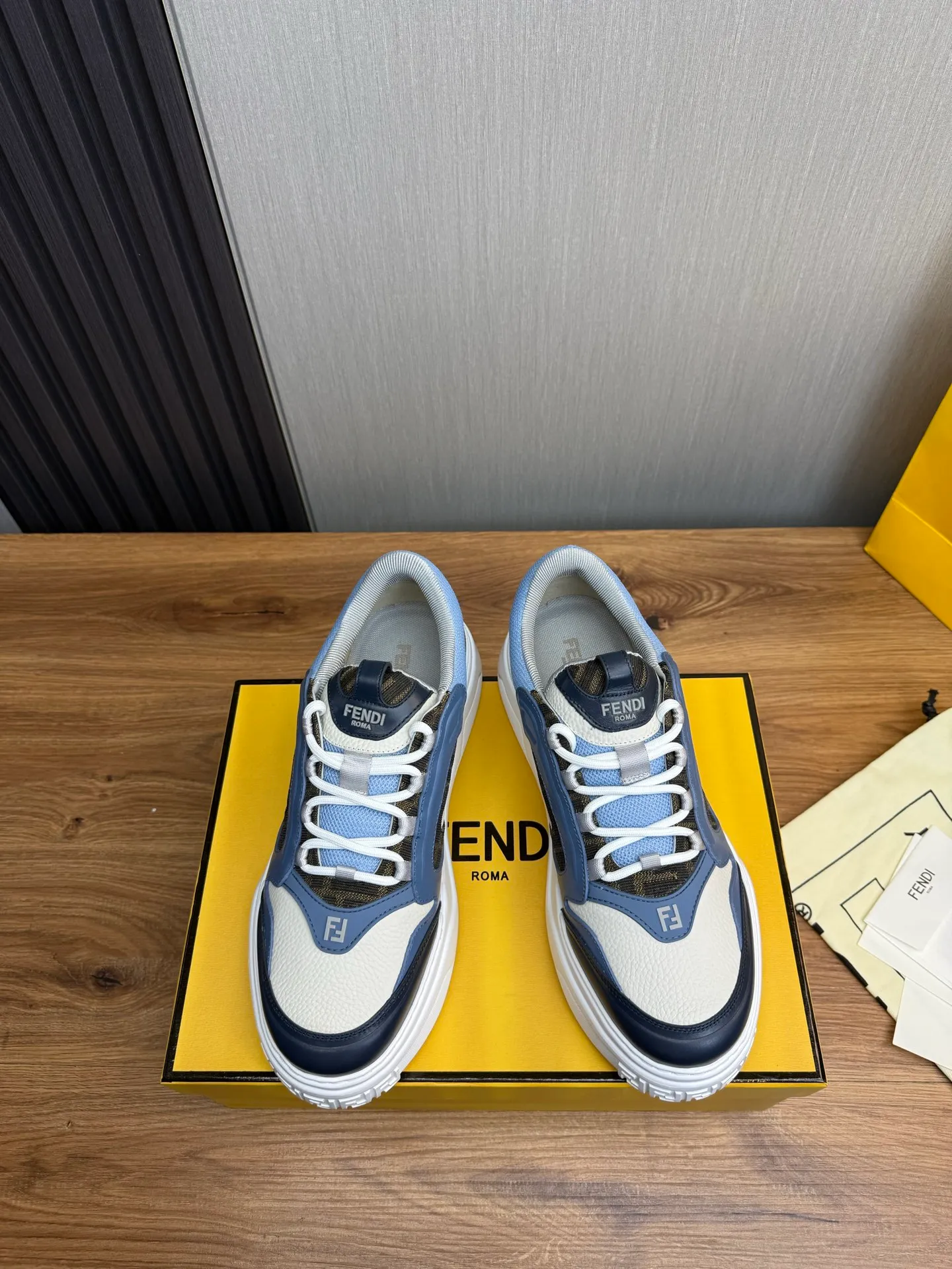 Men's shoes 💰780💰 Fendi (FENDI) men's model official website 1:1 replica ⬆️ The latest hot sale 🔥Original cowhide stitching - Comfortable mesh lining Original outsole ✅Ready stock 38-45 (38.45 non-refundable)